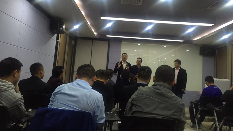 李總參與談?wù)摚皶r補充、糾正問題